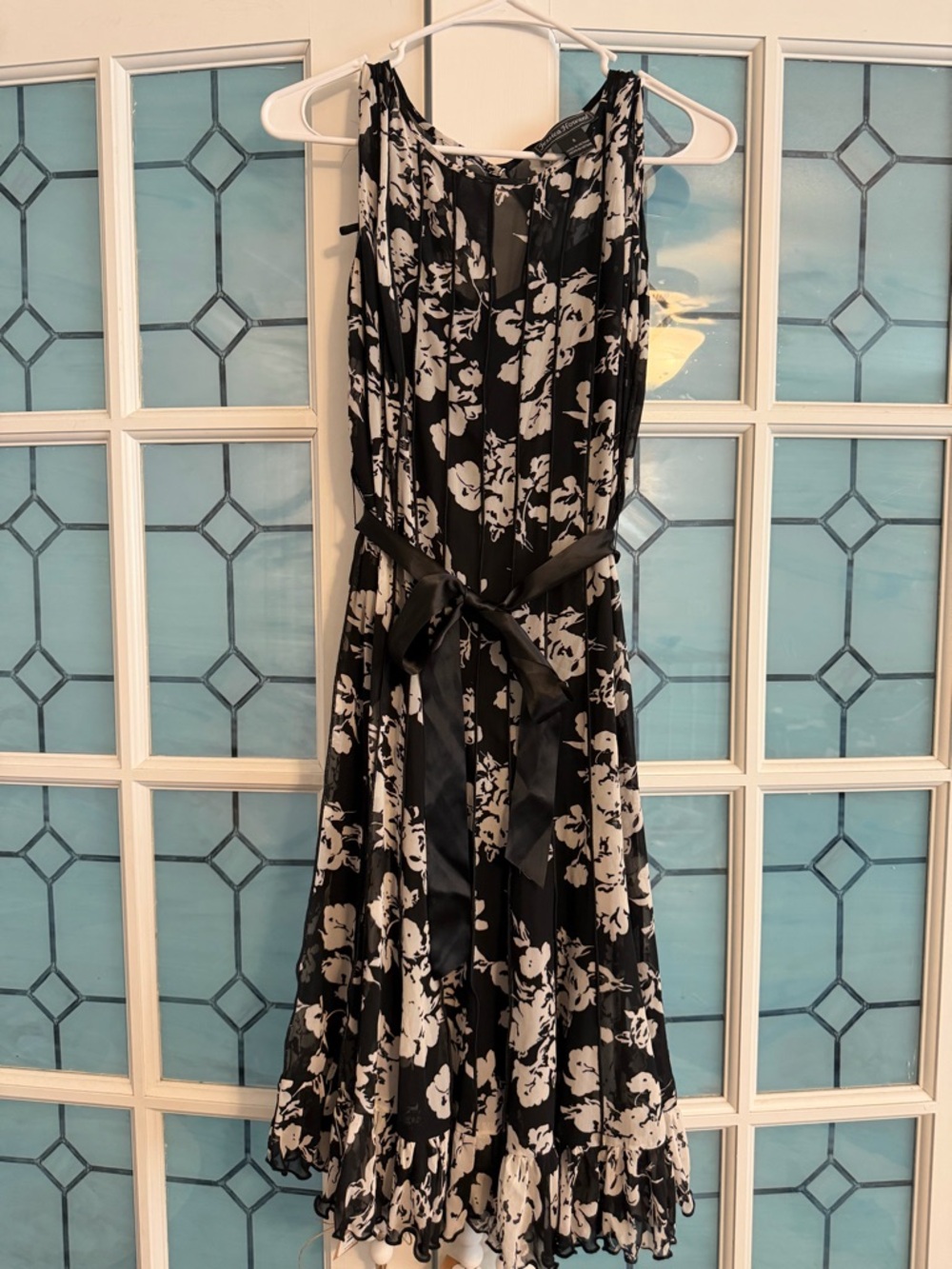 Jessica Howard Black and White Floral Pleated Midi Dress with Sash - Picture 1 of 6